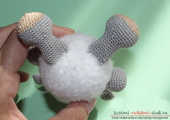 Tie the lamb amigurumi with your own hands using the hook: step-by-step description and photo. Photo number 17