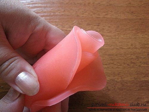 We make a soap-rose with our own hands. Picture №10