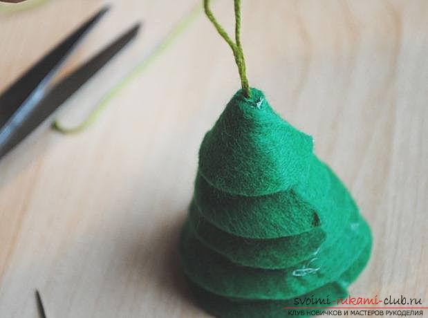 We form a toy from felt to a Christmas tree. Photo №8