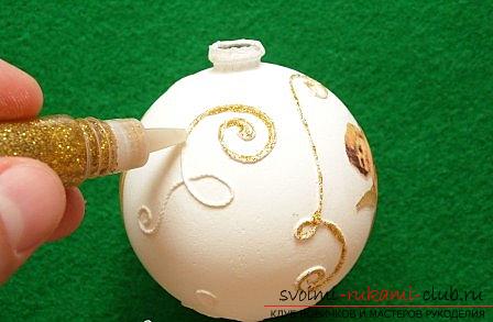 How to make New Year balls in decoupage technique, step-by-step photos of creating Christmas tree decorations with angels. Photo №8