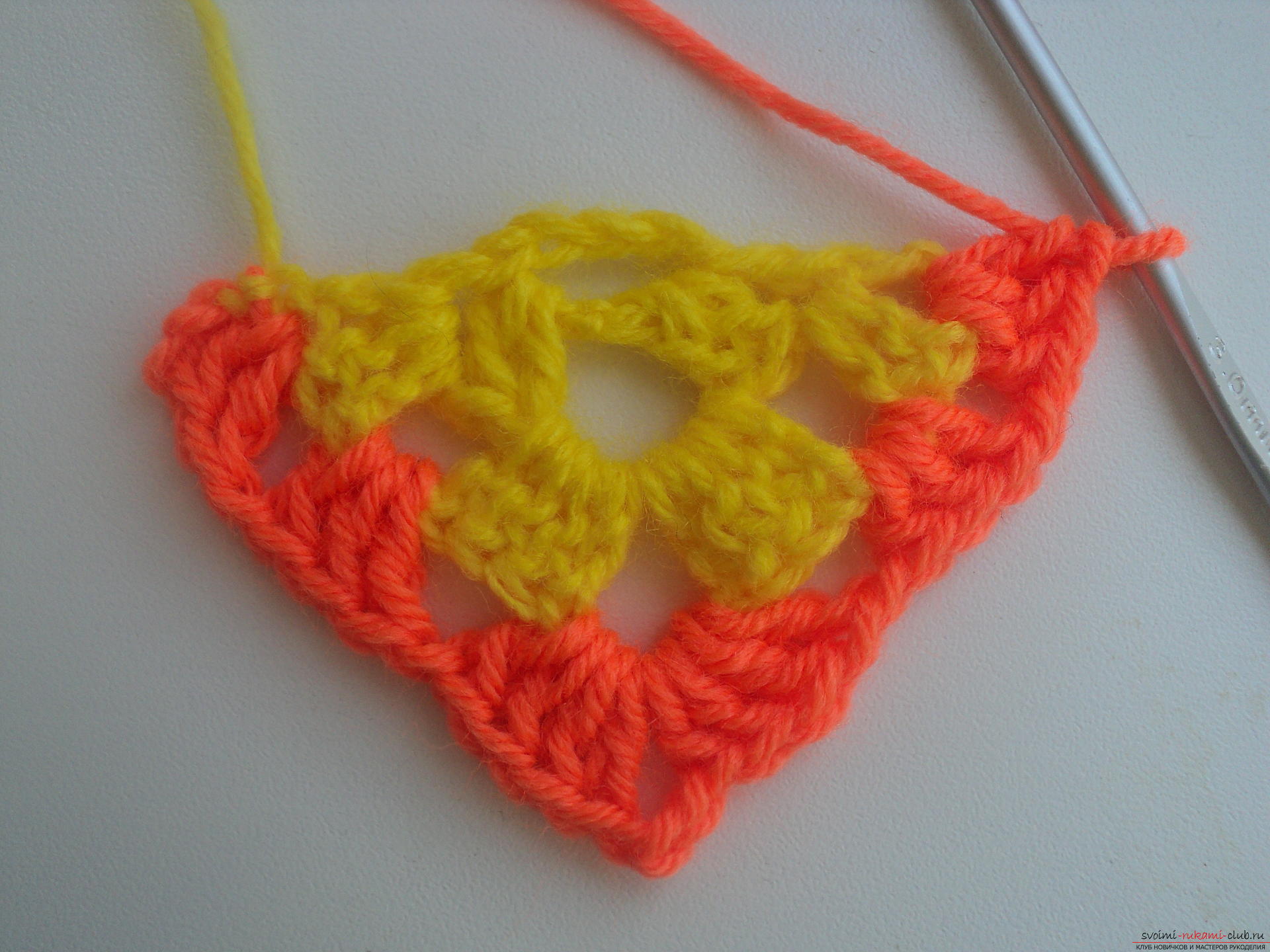 This detailed master class of crocheting for beginners will teach you how to crochet an openwork kerchief. Photo # 9
