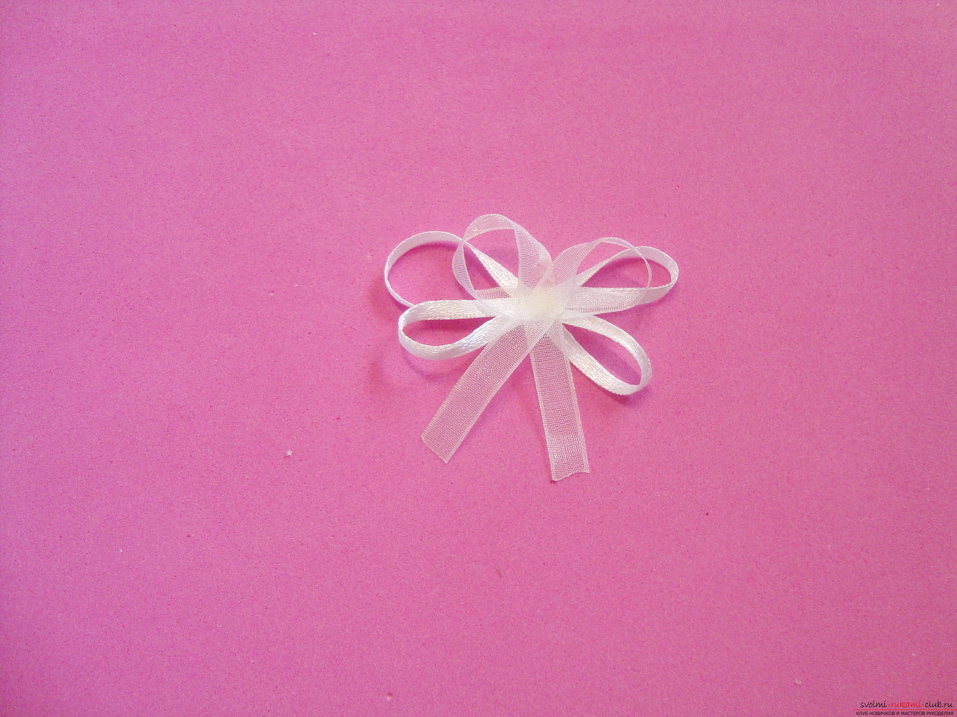 Step-by-step guide to making bows by September 1 for schoolgirls describing the steps and photos. Photo Number 18