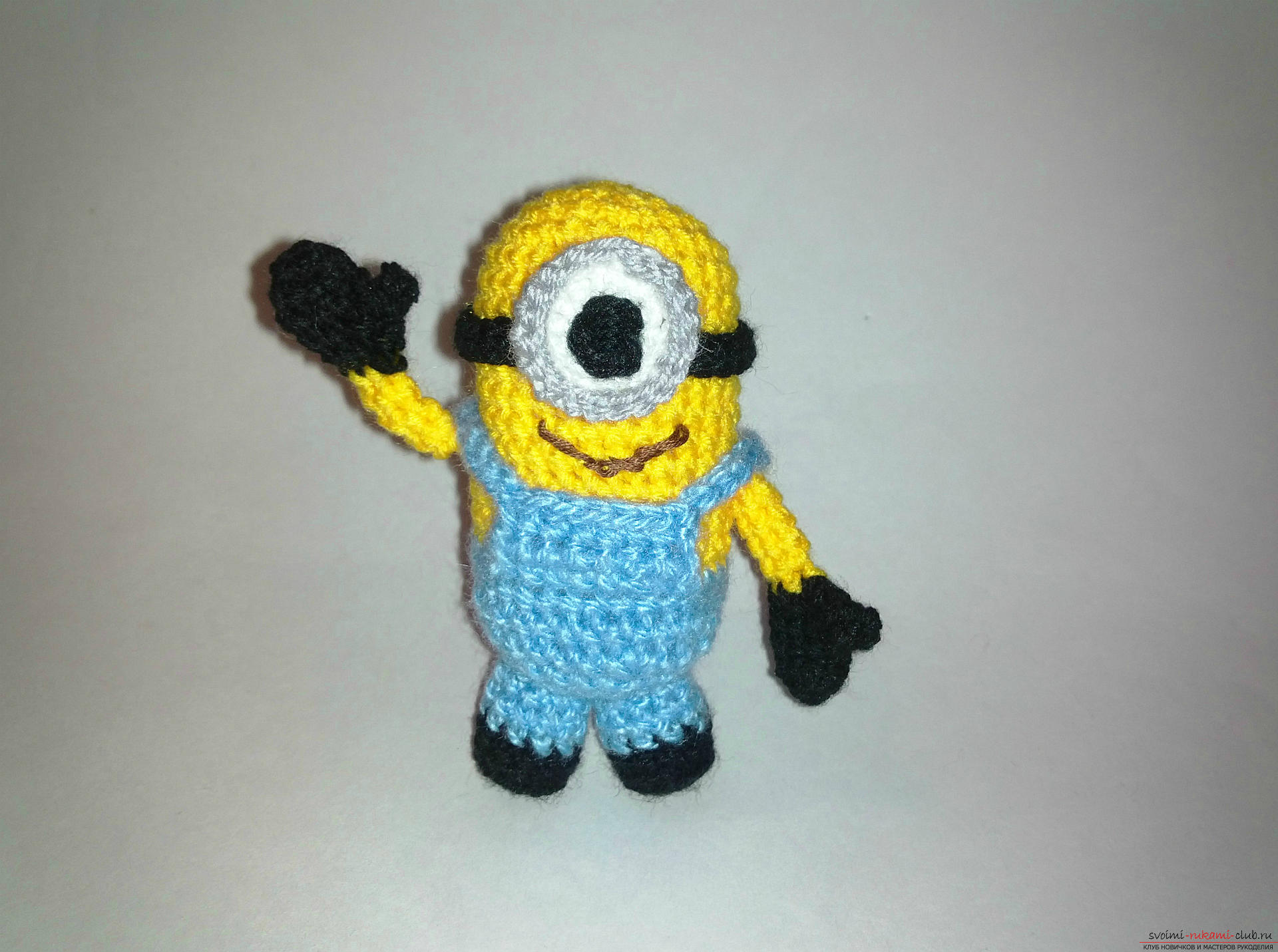 A master class with detailed photos and a step-by-step description will teach you how to crochet a minion toy. Photo Number 14