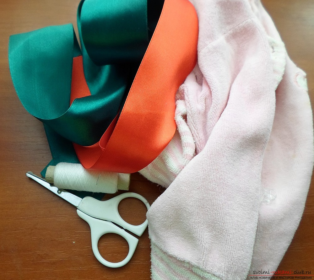How to create an original bandage for a girl from an old sweatshirt. Photo №1