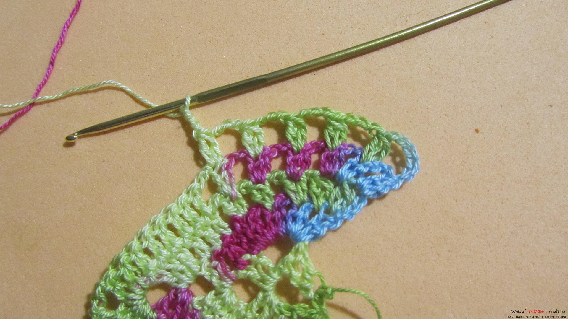 This master class with a pattern and description of crochet will teach you how to knit lace with hearts .. Photo # 30