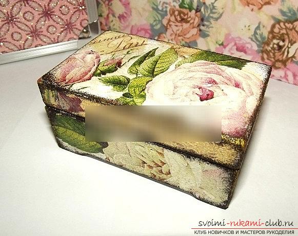 The aging effect for the casket is a vintage decoupage by one's own hands. Photo №1