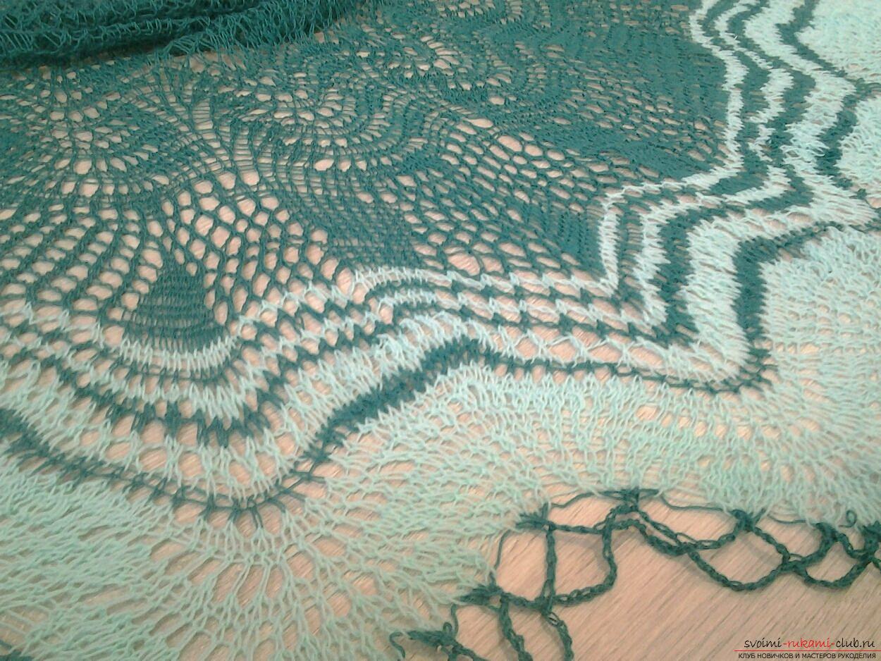 An openwork shawl made of merino wool. Picture №3