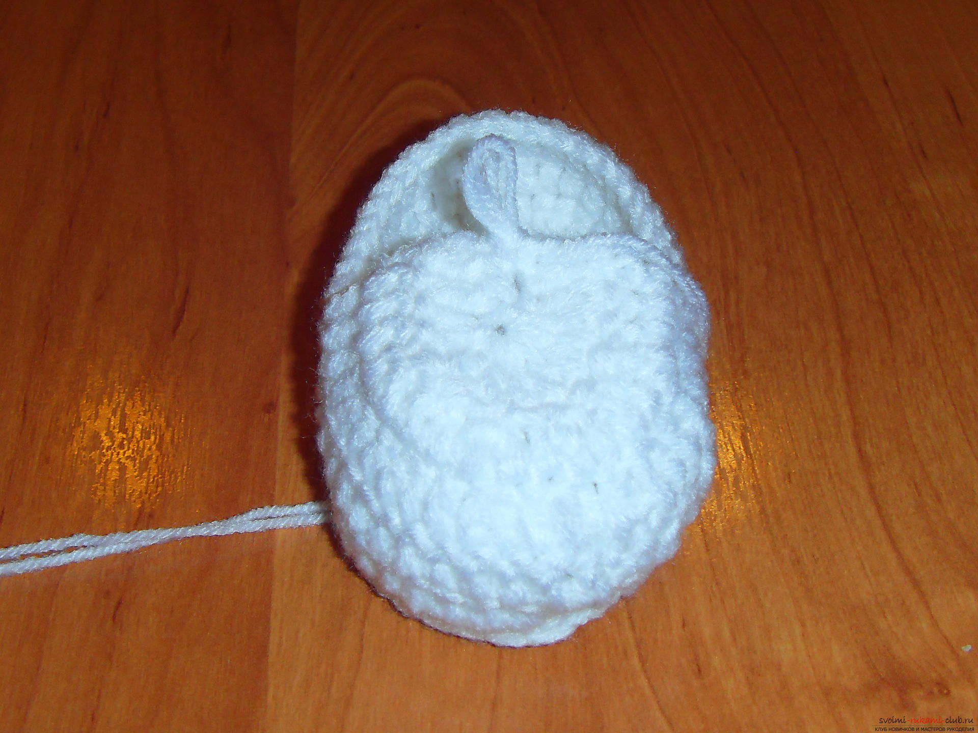 A master class with a detailed description will teach how to crochet booties for newborns. Photo Number 9