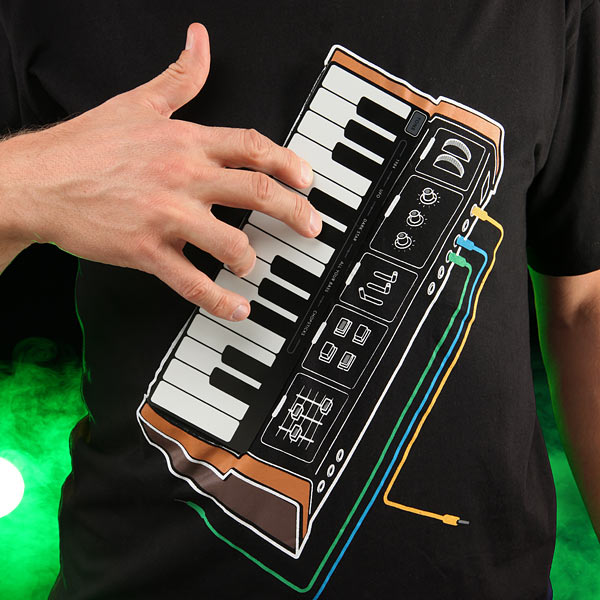 Synthesizer in einem T-Shirt - ein originelles Geschenk