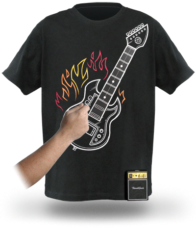 Ηλεκτρική κιθάρα σε ένα ασυνήθιστο μπλουζάκι