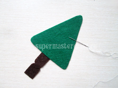 Cutting Christmas trees from felt: master class