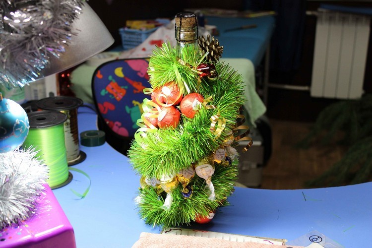 ديكور زجاجة من الشمبانيا على شكل شجرة عيد الميلاد احتفالي