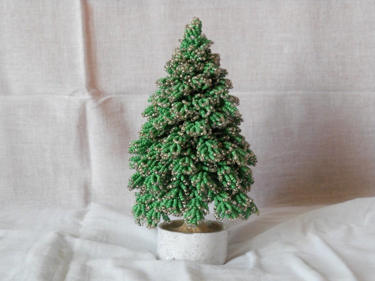 شجرة عيد الميلاد مصنوعة من الخرز - حرفة جميلة