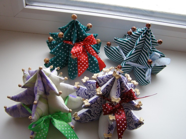 كيفية خياطة شجرة عيد الميلاد من قطع القماش