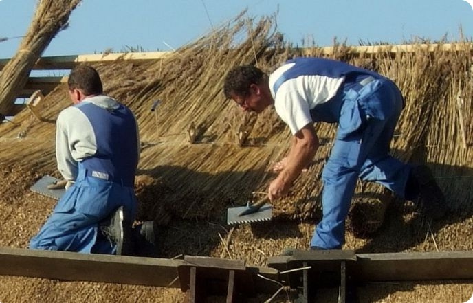 Only by hand can you build a thatched roof