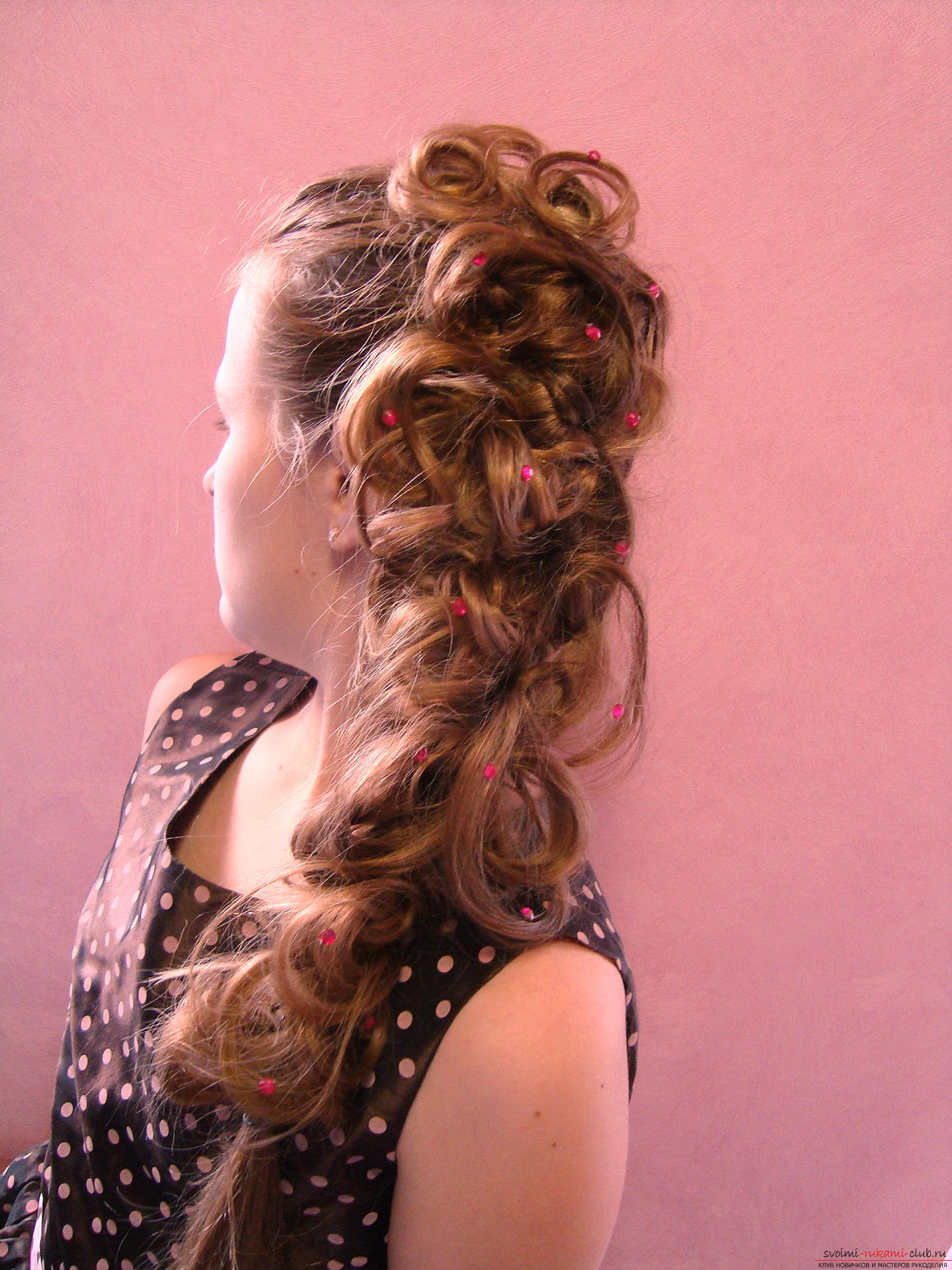 Festive hairstyles on the long are very diverse, this master class presents a hairstyle for a girl with long hair .. Photo №13