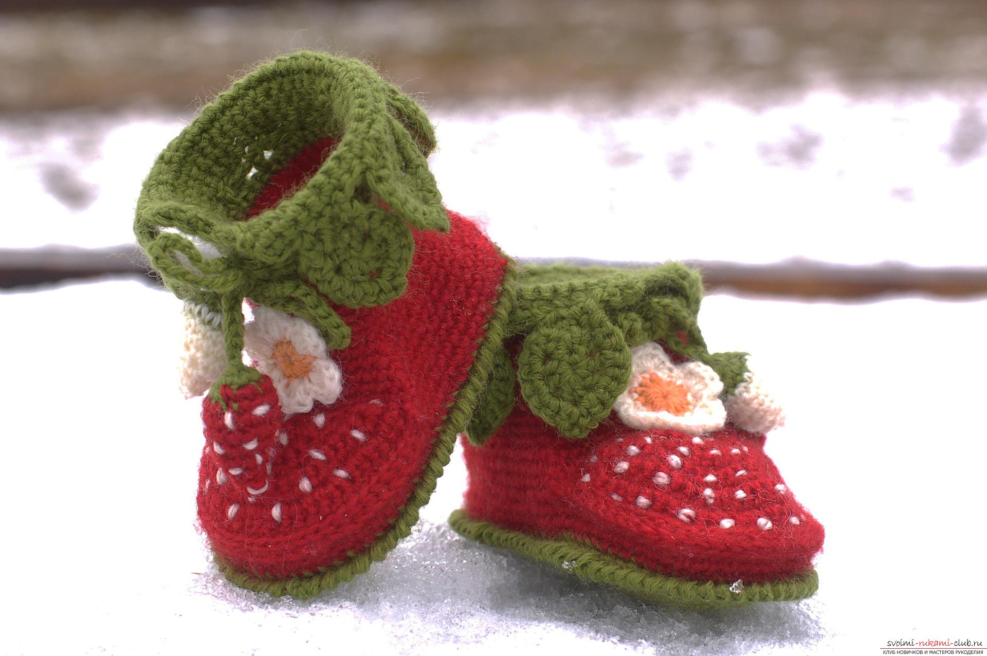 Beautiful booties with knitting needles fit for a newborn or baby up to a year. A detailed diagram with a photo and description will help to connect booties for beginners .. Photo # 1
