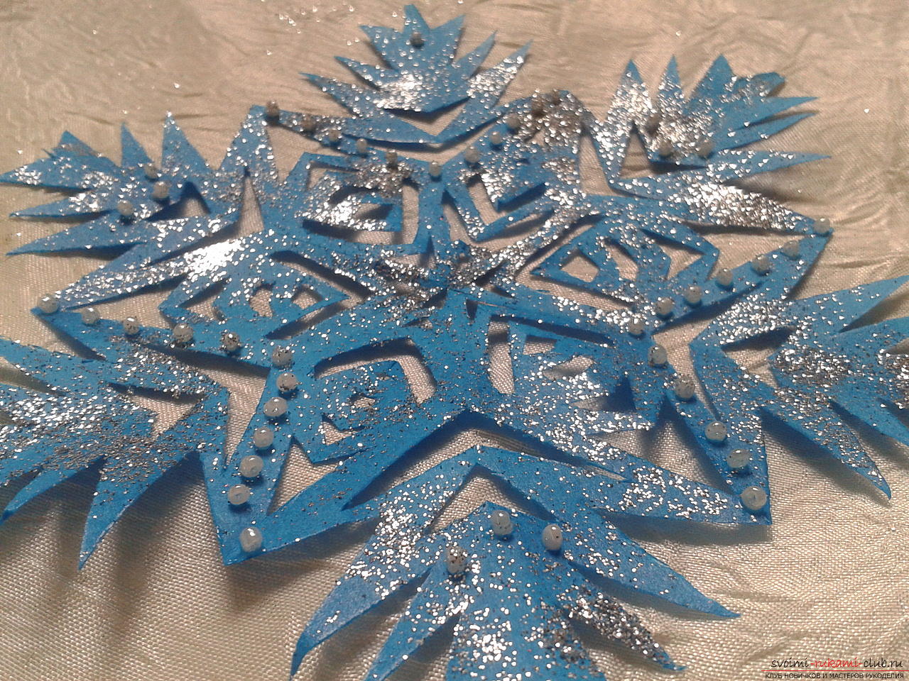 Photo to the lesson on creating a New Year's paper snowflake. Photo №1