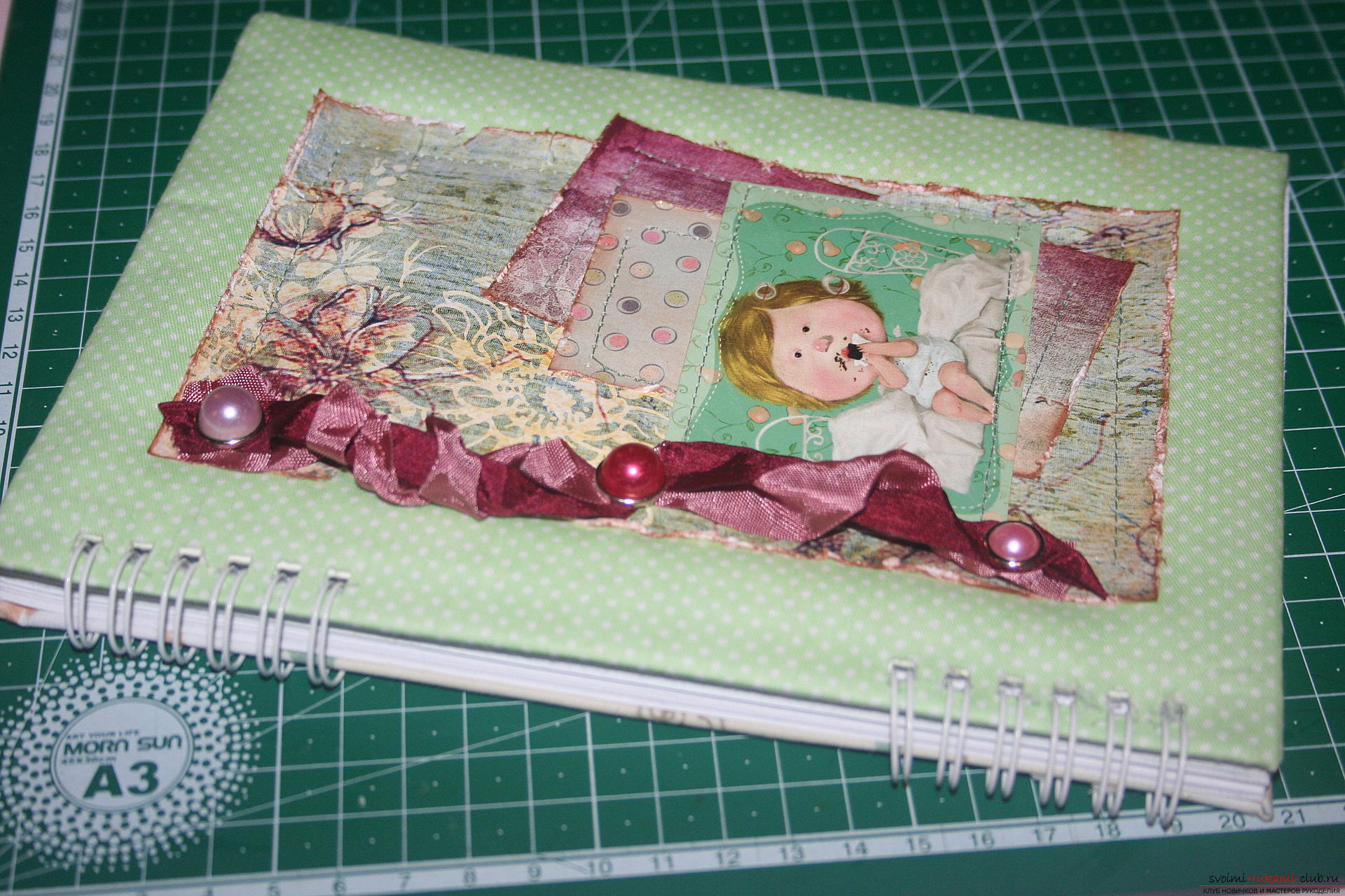 This master class will teach you how to create a notebook using scrapbooking techniques. Photo Number 14