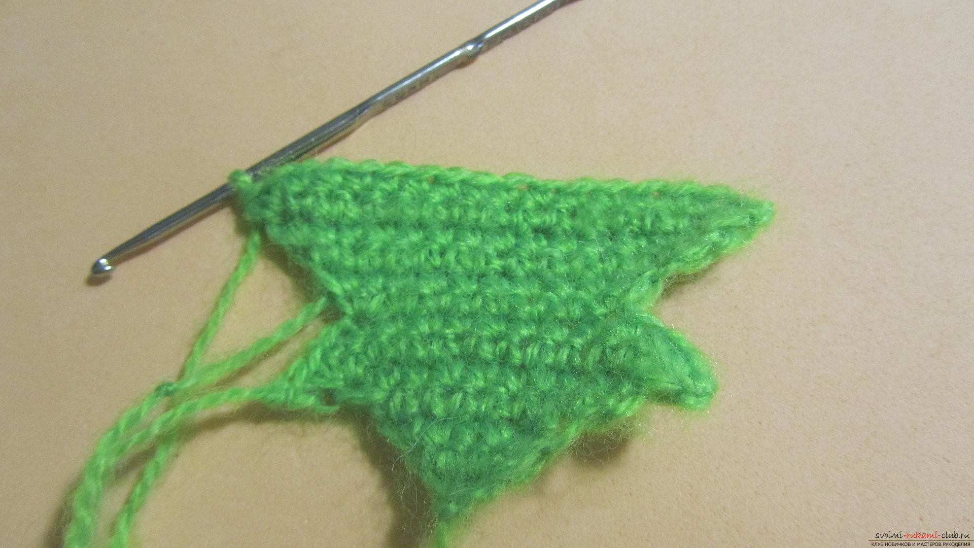 A master class with a photo and description will hold crochet lessons for a small Christmas tree. Photo number 12