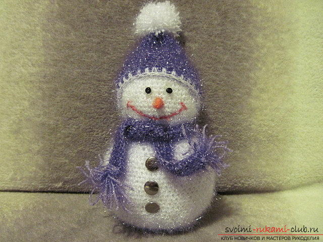 Bright snowman with amigurumi crochet with description and photo. Photo Number 11