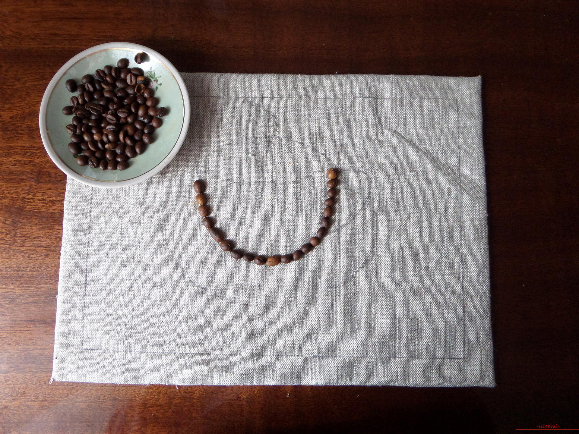This master class with a photo and description will teach you how to make coffee paintings from coffee beans for the kitchen. Photo # 20