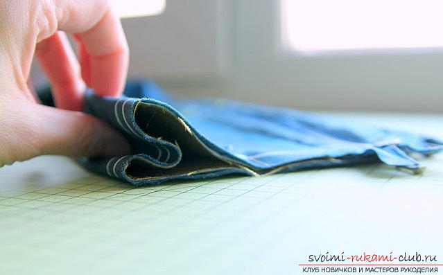 A spacious cosmetic bag sewn in the technique of patchwork sewing. Photo # 24