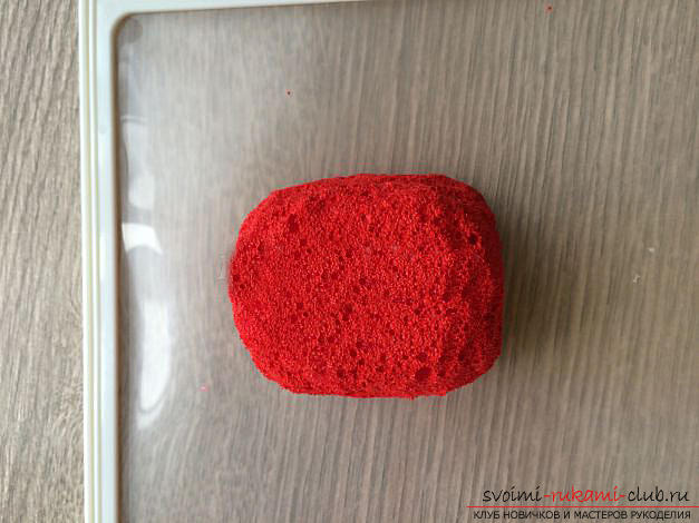 How to make a gift by March 8 with your own hands - a ladybug from a foam sponge. Photo №6