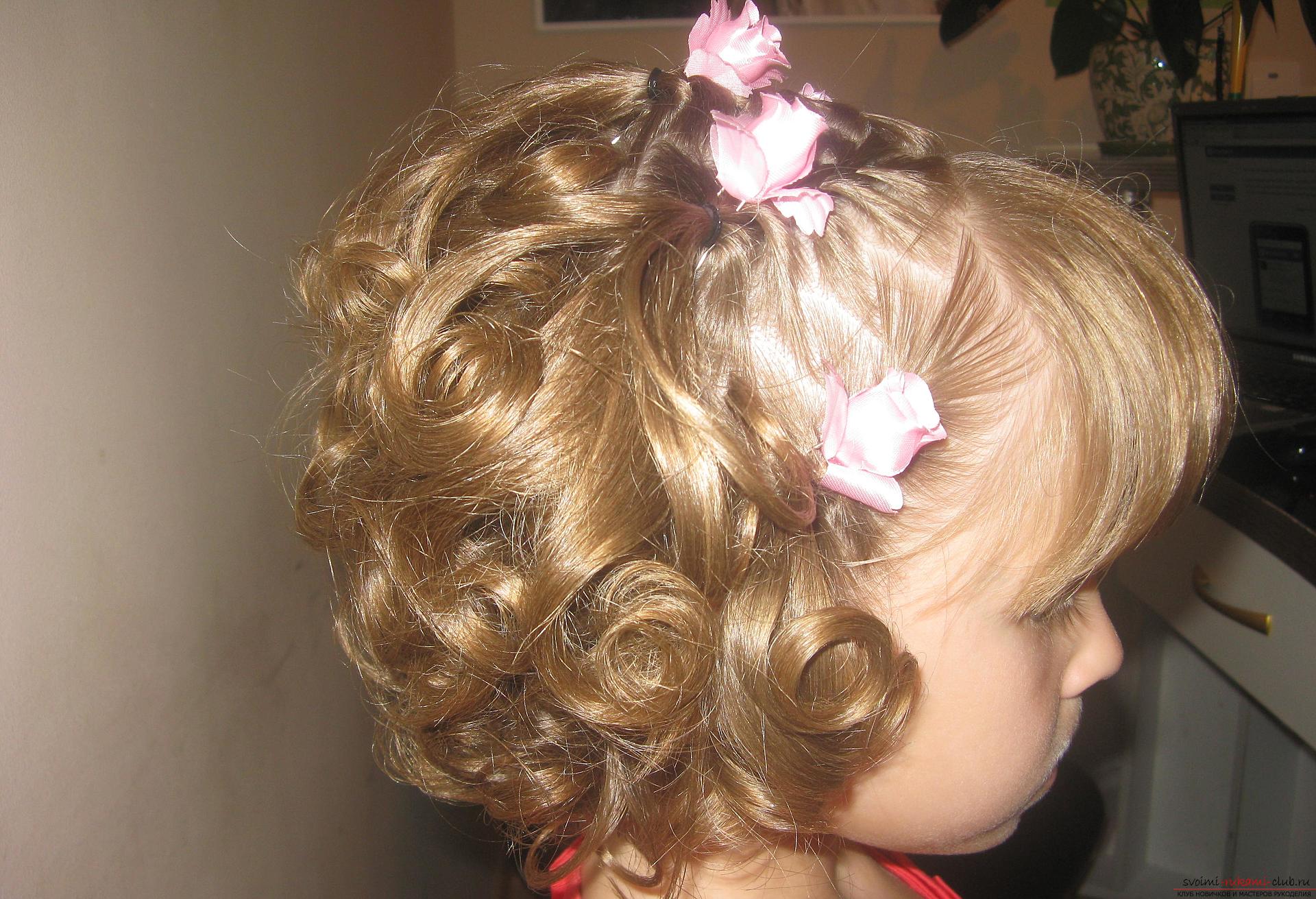 Beautiful children's hairstyles for girls at graduation in the kindergarten and school. Photo №1