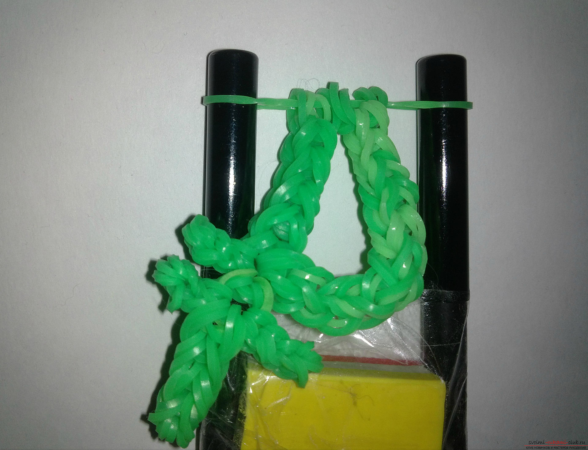 Master-class will teach you how to make your own handiwork of rubber bands - key chain 