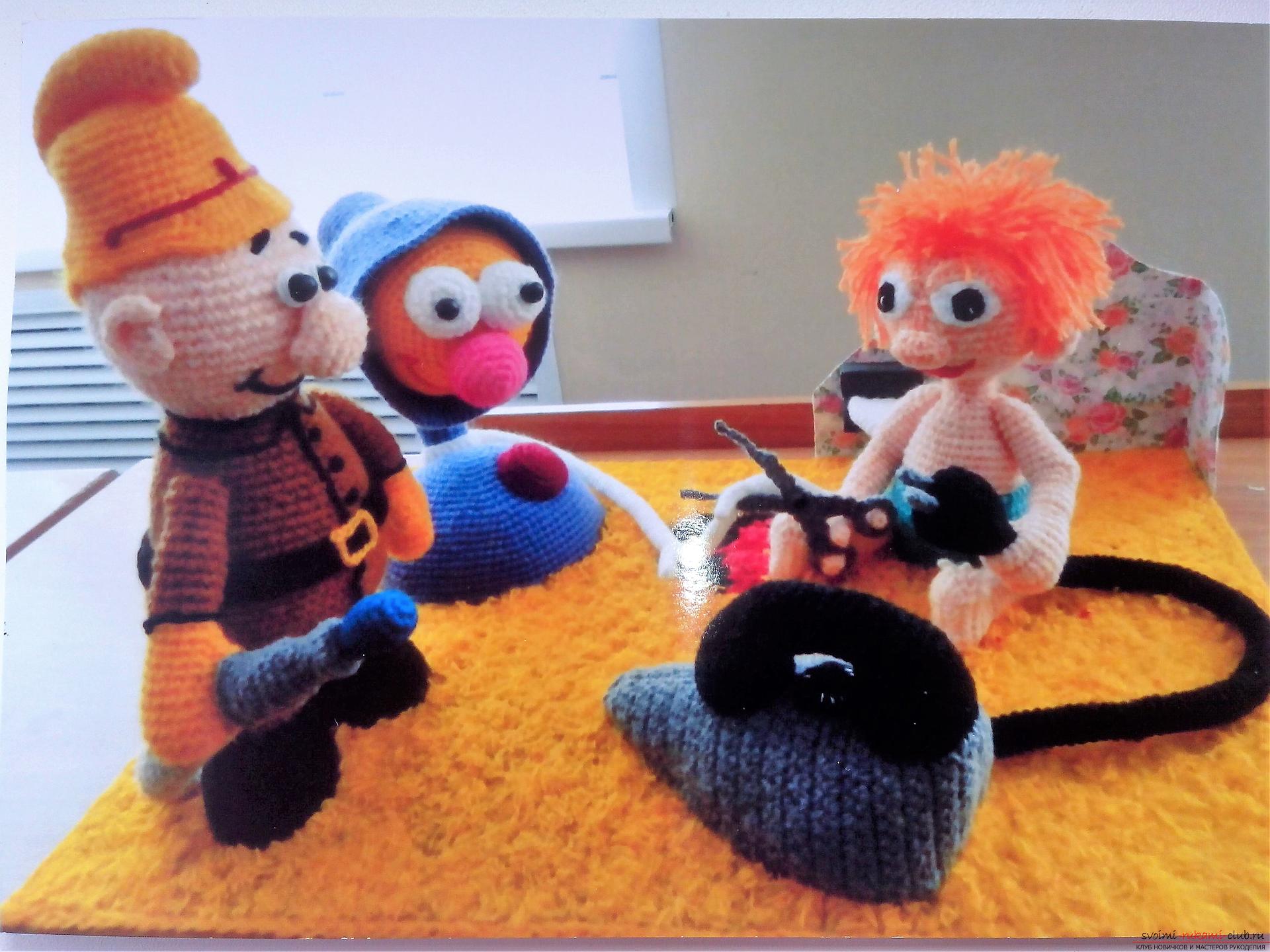 Crochet: Antoshka, playing with electrical appliances. Photo №1