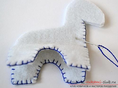 How to sew a horse out of felt with your own hands, step by step photos and detailed descriptions of the work, several different sewing options, both manually and on a typewriter. Photo №7