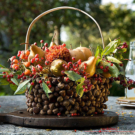 Handwerken over het onderwerp heel veel, ambachten voor kinderen met hun eigen handen, ambachten gemaakt van natuurlijke materialen met hun eigen handen, ambachten gemaakt van eikels, herfst boeket .. Foto №15