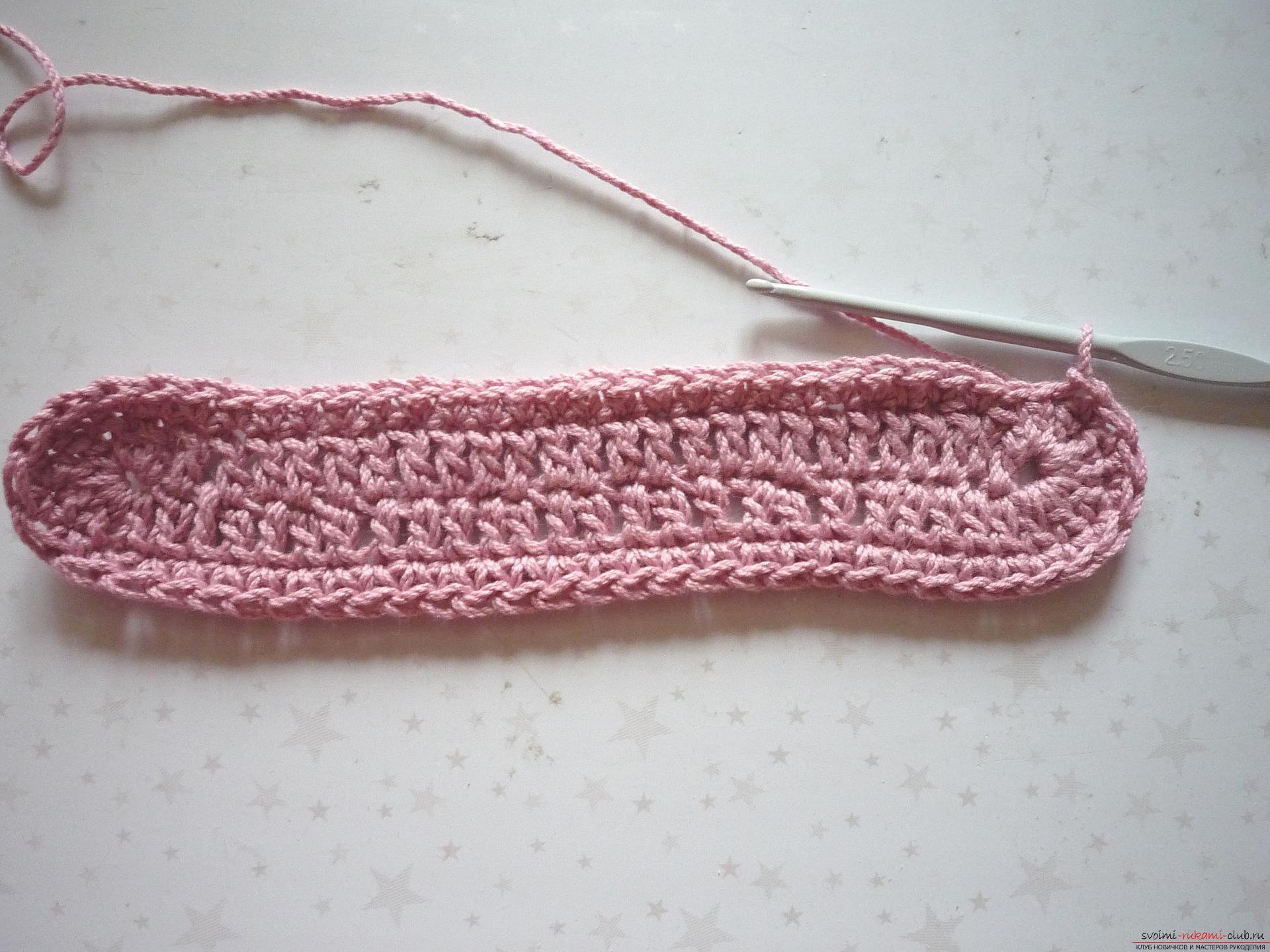 A master class with a photo will help you learn how to knit a unique bag with a crochet, in this description you will also get acquainted with the knitting of a cover for a phone. Photo # 5