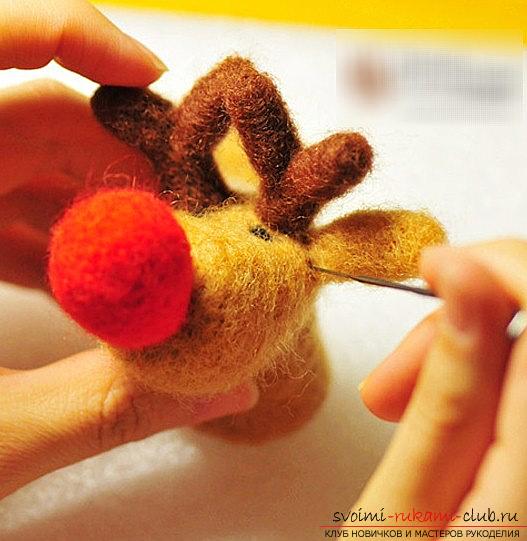 The New Year's deer Rudolph is a felting technique made of wool and a master class with his own hands. Photo №6