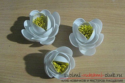 How to make a water lily from plastic spoons with your own hands. Photo №6
