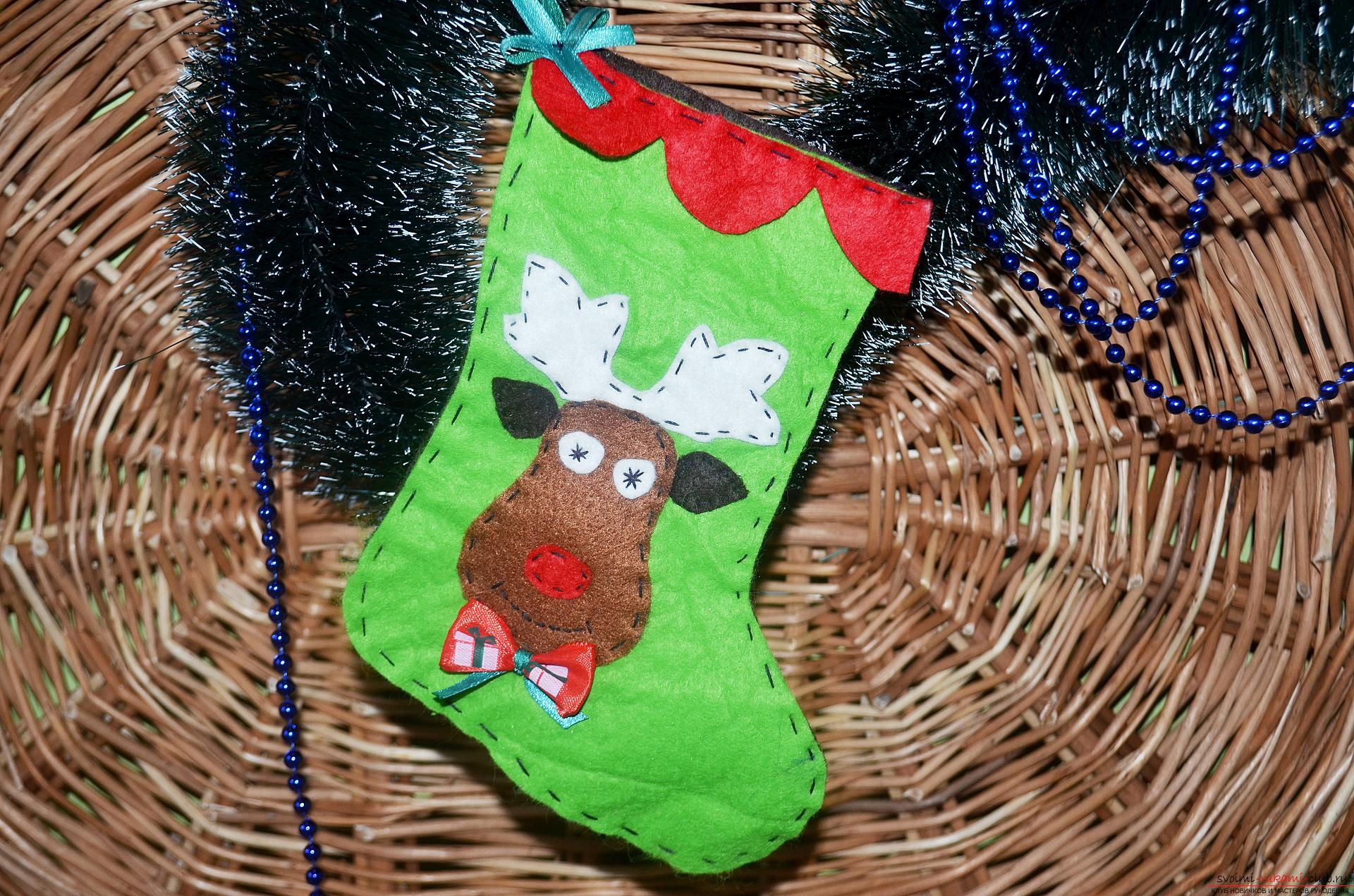 In the New Year 2016 you need to decorate the Christmas tree with a special New Year toy, such as a Christmas boot. New Year's hand-made article is made of felt. Photo number 1