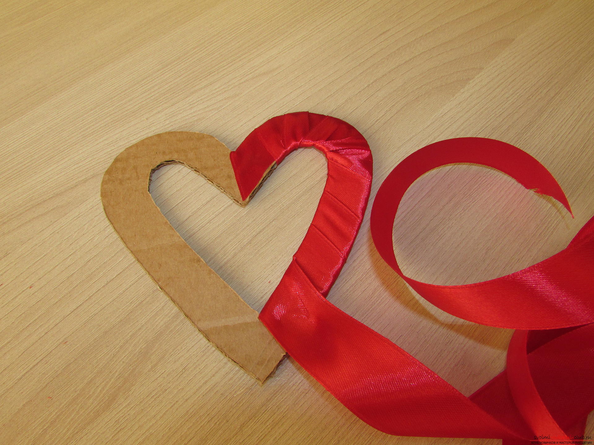 In this master class you will learn how to make an original valentine on February 14th. Photo №5