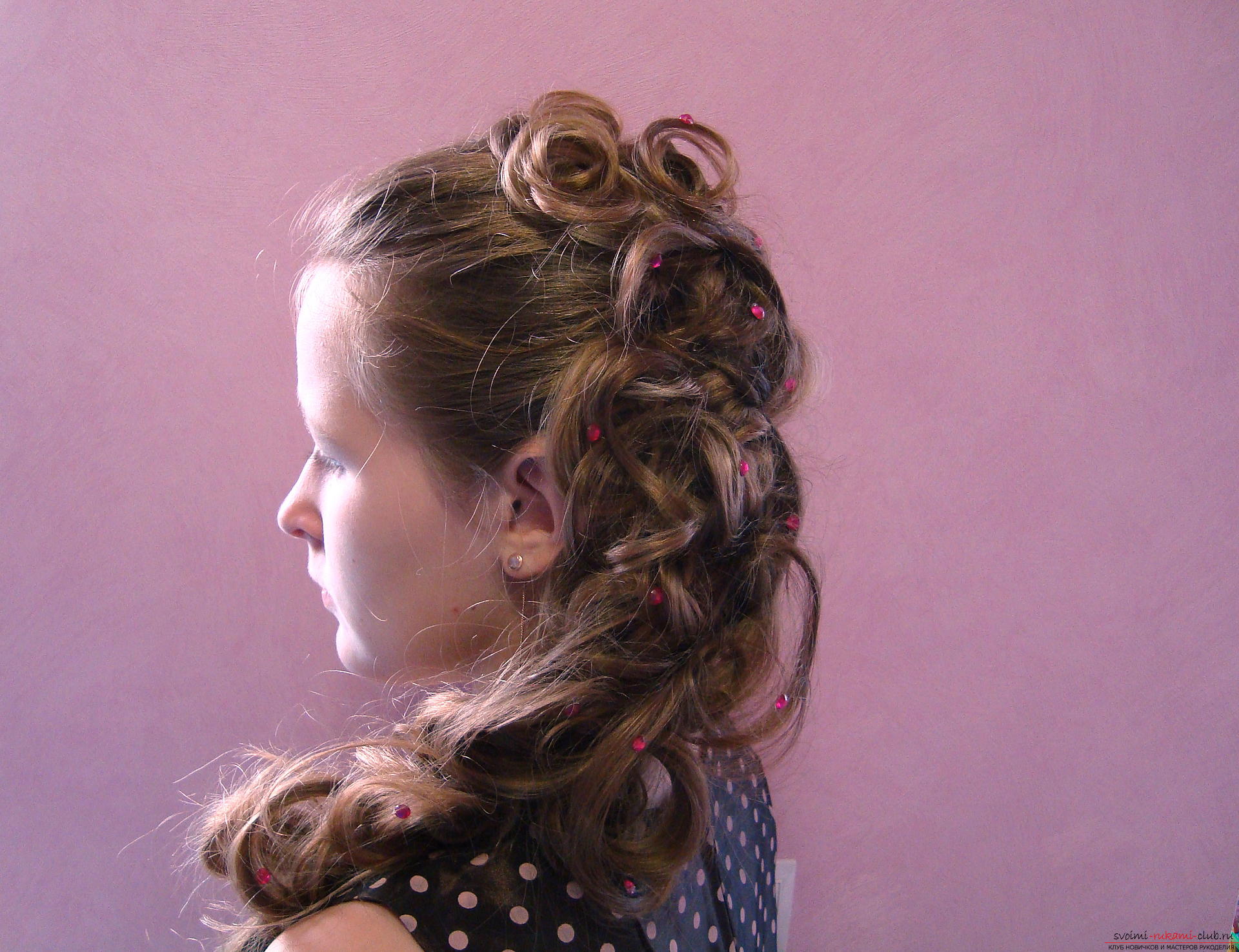 Festive hairstyles on the long are very diverse, this master class presents a hairstyle for a girl with long hair .. Photo №12