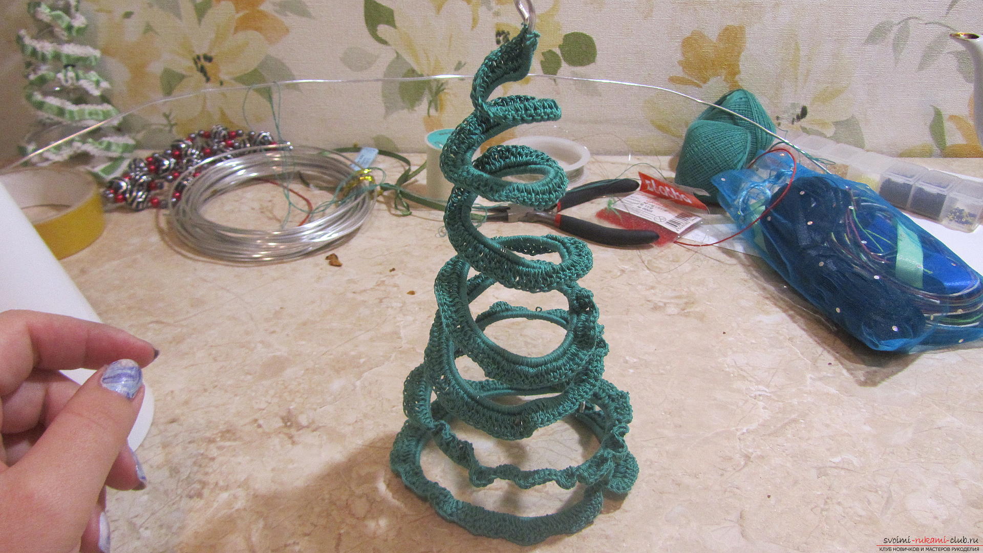 A master class with a description and a photo will tell you how to create a knitted New Year tree with your own hands. Photo number 15