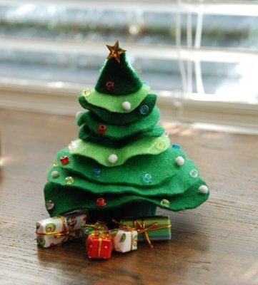 Новогодишен декор - коледно дърво от филц