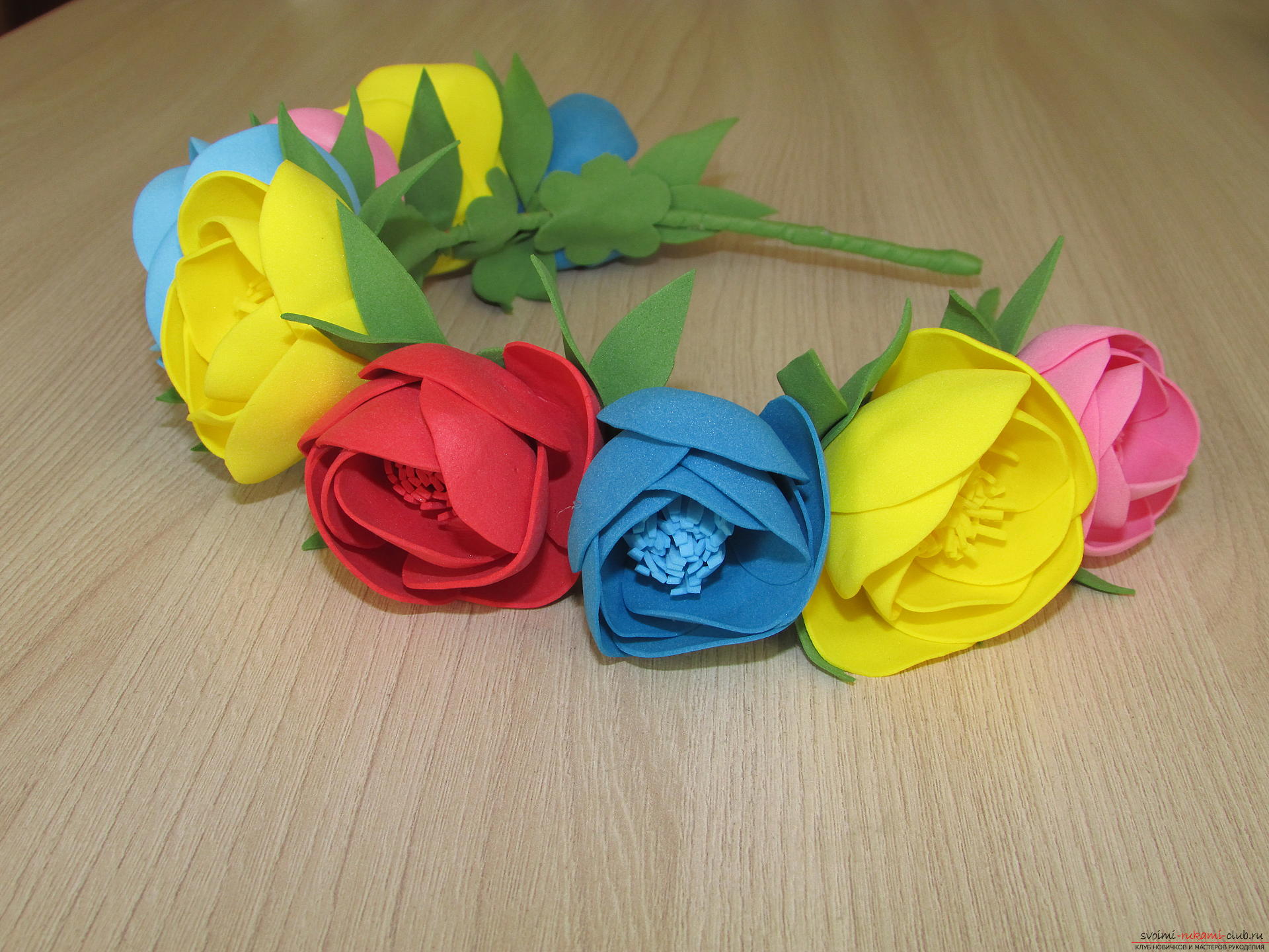 Този майсторски клас цветя от пениранин разказва как да направите красив летен венец .. Снимка №15