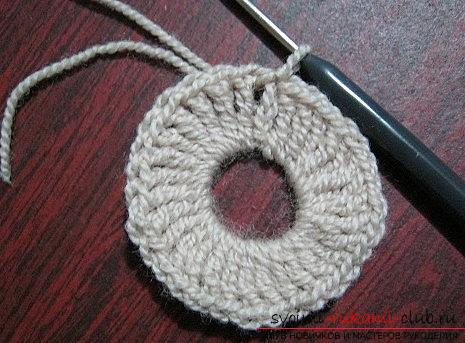 Knitting a circular napkin crochet for beginners - a circular napkin with a pattern. Photo №5