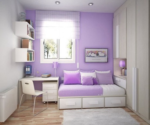 Violet-hvidt værelse til en pige