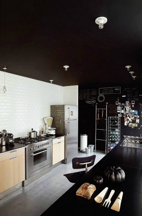 Black and white kitchen design.