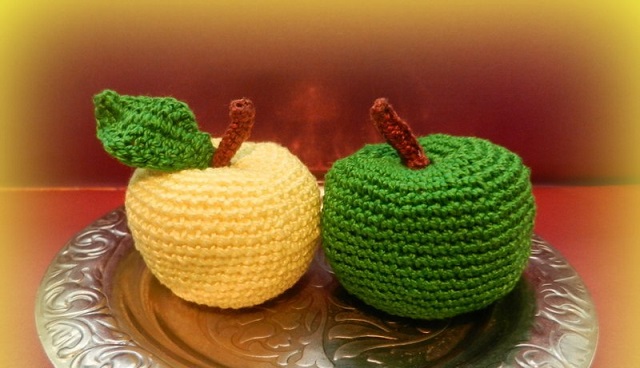 apples crochet