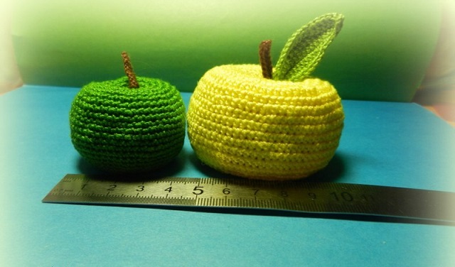 apples crochet