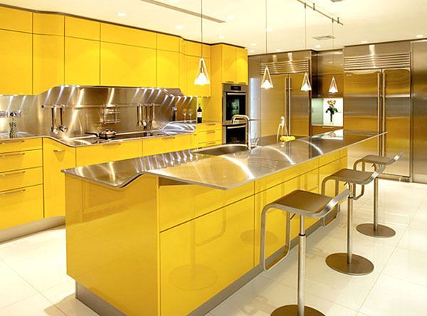 жълто - златна кухня интериор