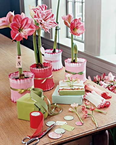 Come decorare un vaso di fiori con strumenti improvvisati
