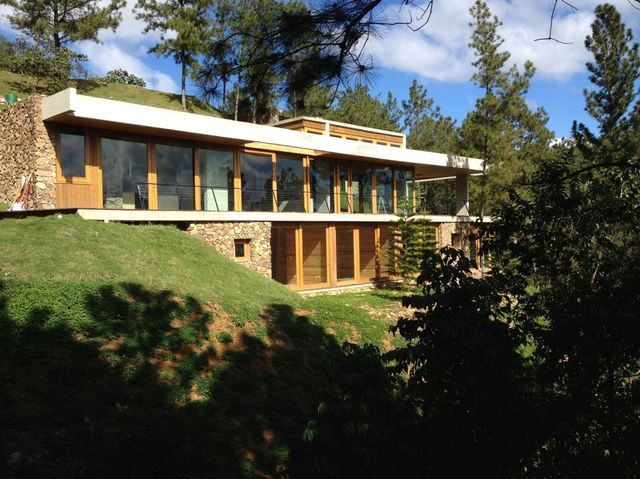 Modern green mansion from the Chilean architectural studio Vasho